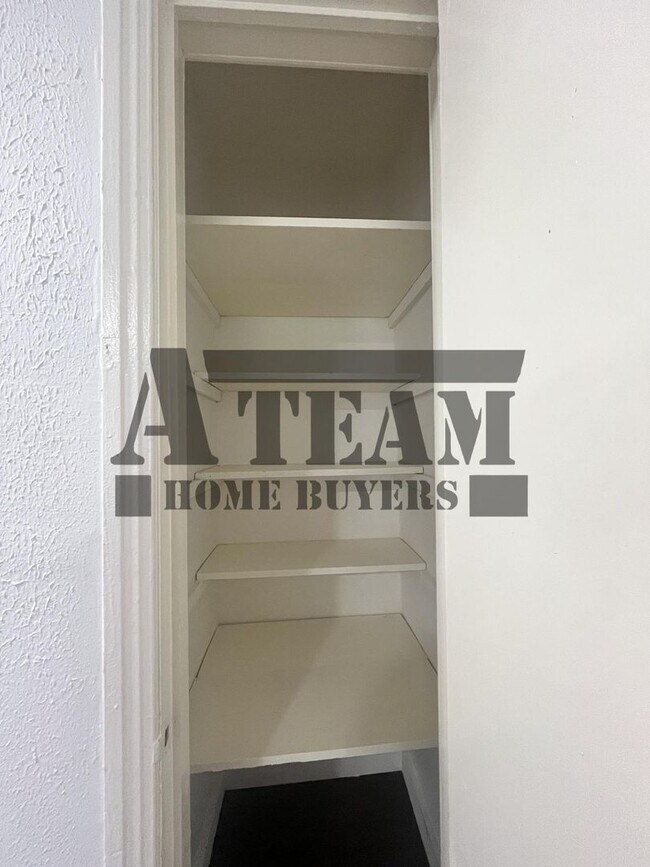 Building Photo - Fully Remodeled 3 Bedroom 2 Bathroom