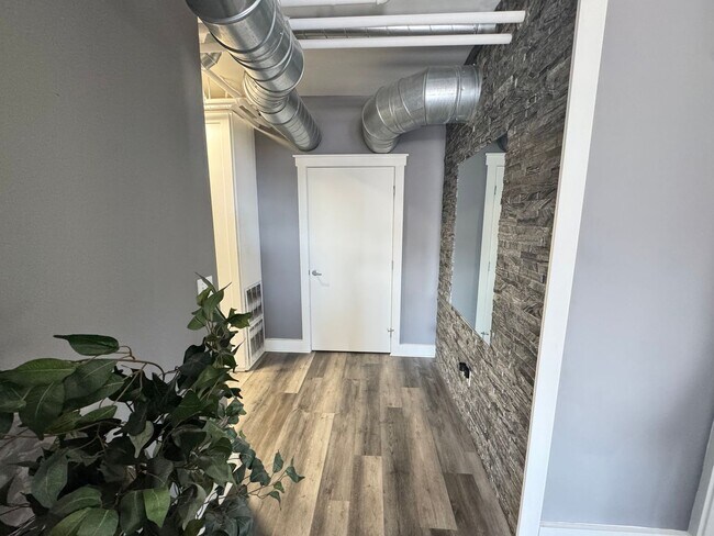 Building Photo - Desirable Union Square Corner Penthouse!