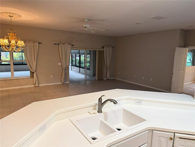 Building Photo - 417 Lake Butler Dr