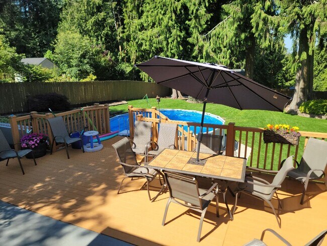 Building Photo - Central Kitsap Backyard Paradise!