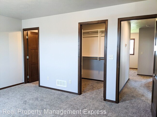 Building Photo - 3 br, 2.5 bath House - 4600 E Whisper Ridg...
