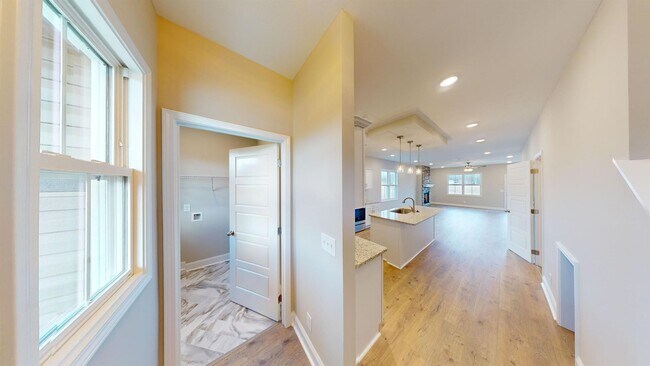 Building Photo - 3 bedrooms almost brand new house