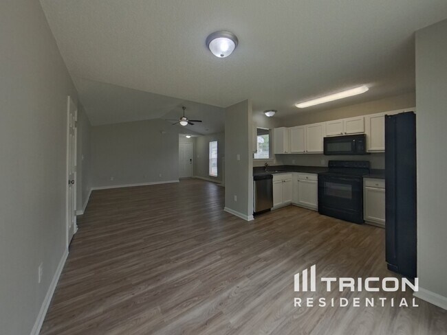 Building Photo - 2612 Fairstone Ave