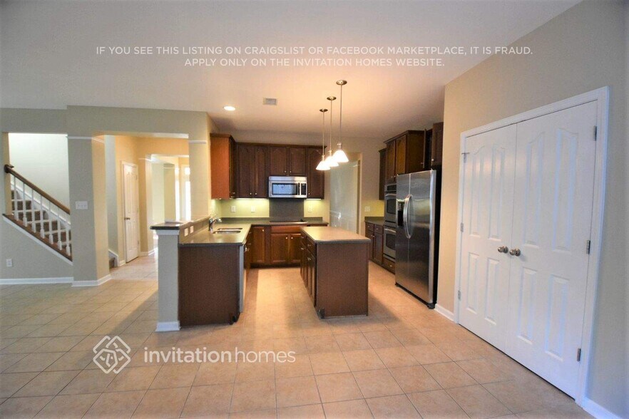 Building Photo - 4007 Fine Robe Dr