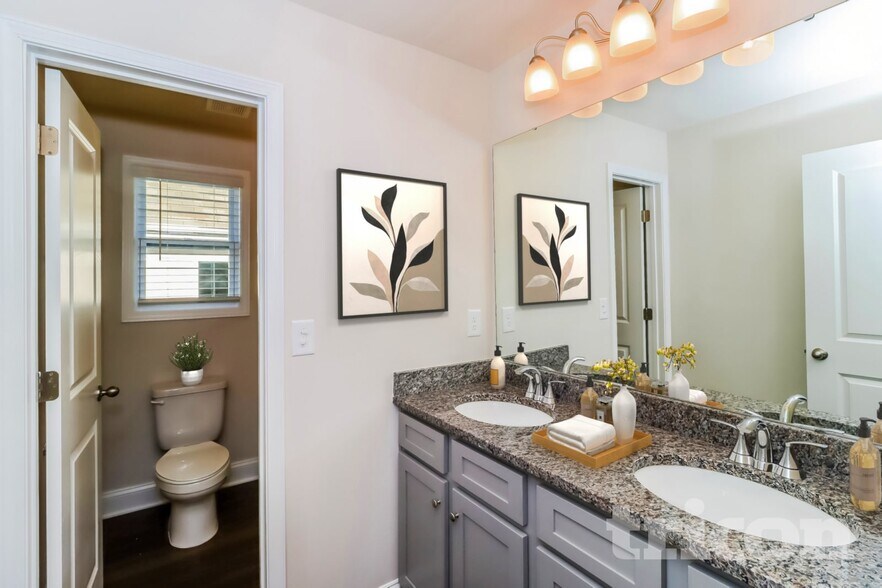 Building Photo - 124 Halesworth Rd