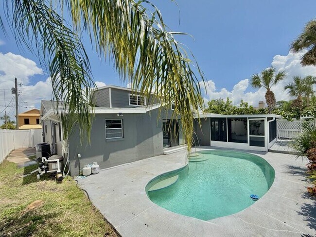 Building Photo - 8718 Thornwood Ln