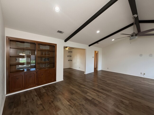 Building Photo - 925 Boone Dr