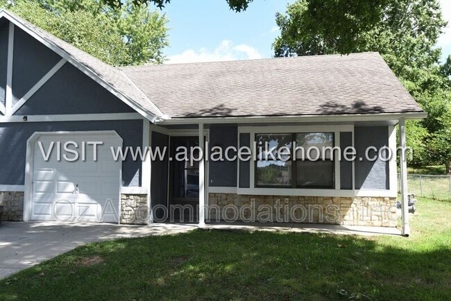 Primary Photo - 119 SE Greystone Dr