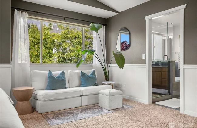 Building Photo - Spacious 4-Bedroom Gem with Fully Fenced Y...