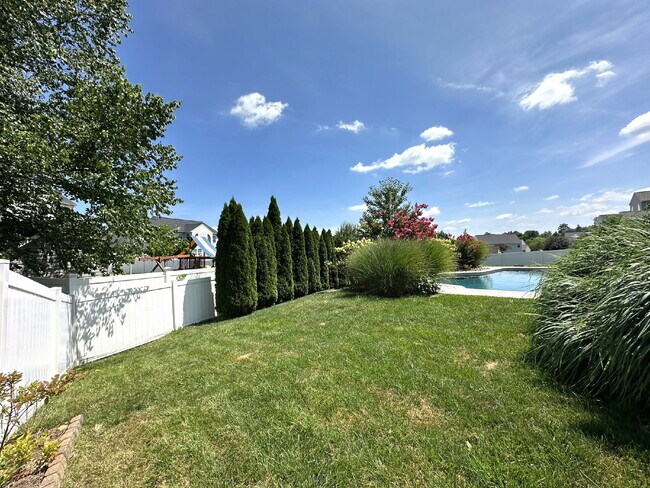 Building Photo - Gorgeous 6-Bedroom 3.5-Bath Colonial in Ma...