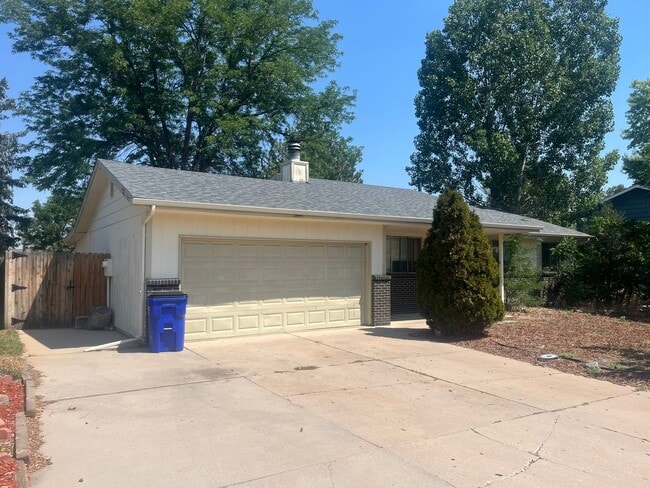 Building Photo - 4Bedroom in Great Neighborhood Available A...