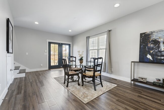 Building Photo - 1734 Pecan St