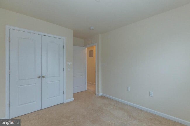 Building Photo - 440 Rumbling Rock Rd