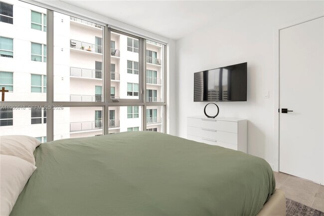 Building Photo - 227 NE 2nd St