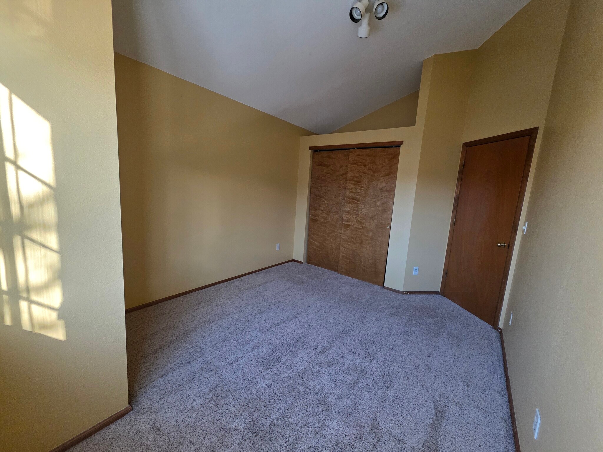 Building Photo - 7664 Halleys Dr