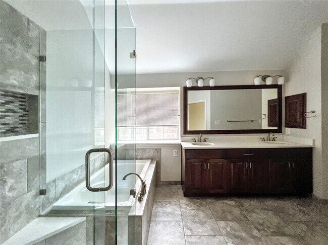 Building Photo - 7009 Auckland Dr