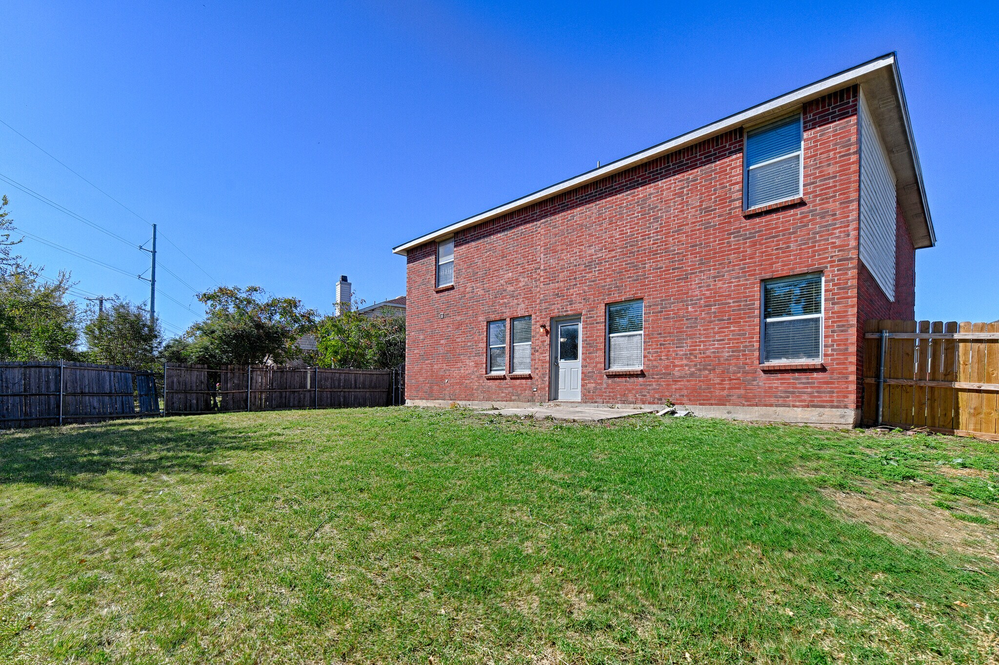 Building Photo - 5909 Thoroughbred Trl