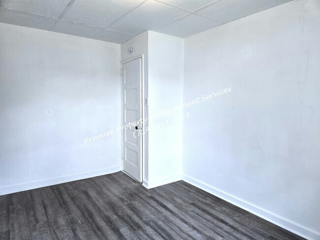 Building Photo - 415 N Main St