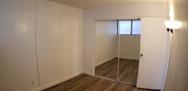 Building Photo - Spacious 2-Bedroom, 1-Bath in Cathedral Point