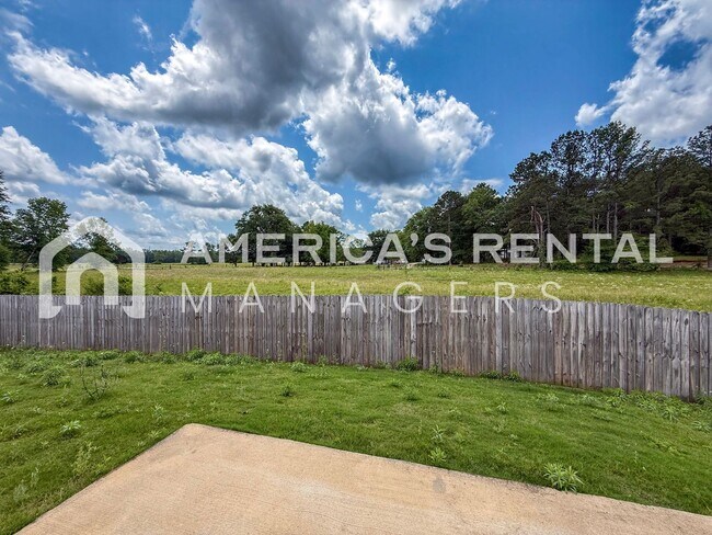 Building Photo - Move-in Special! Beautiful 5 Bed, 2 Bath h...