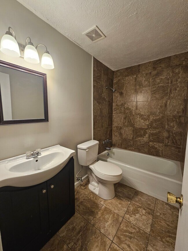 Building Photo - 3318 Teakwood Dr