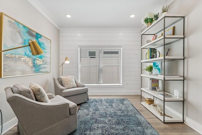 Building Photo - 712 Landing Cir