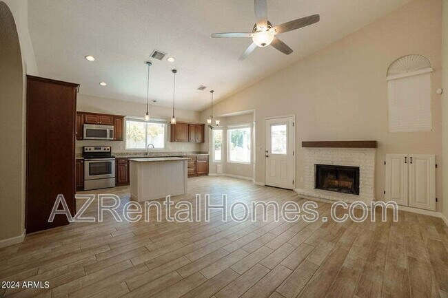 Building Photo - 16023 N 48th Pl