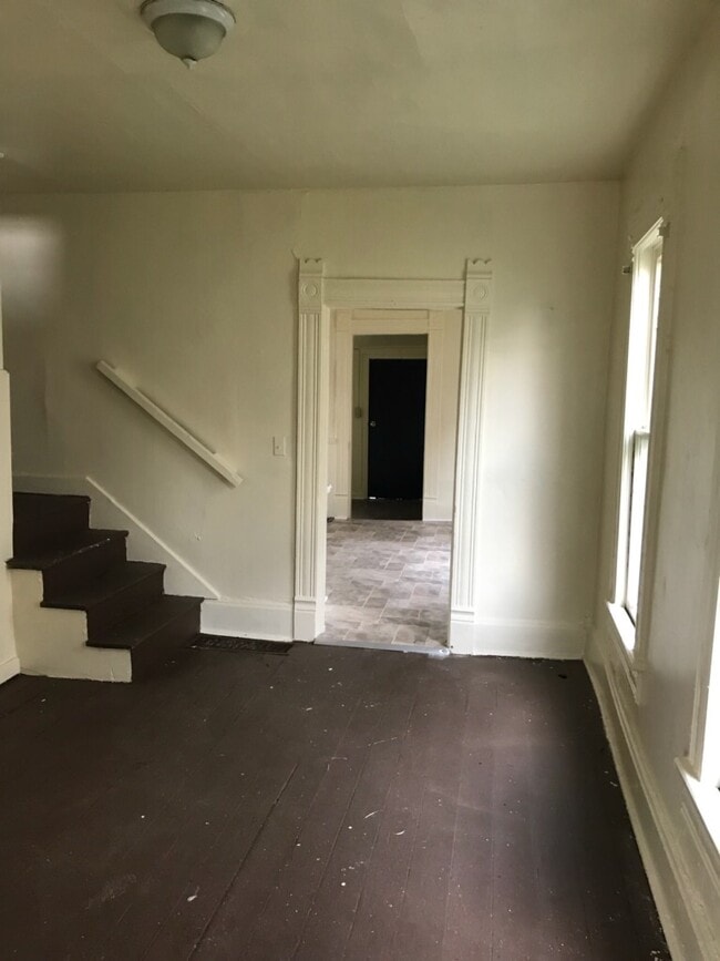 Building Photo - 3 bedrooms