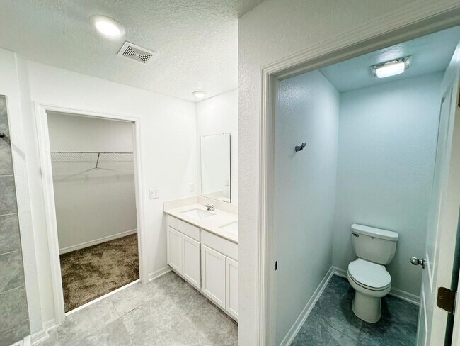Building Photo - Single Family 4 Bedroom Home for Rent