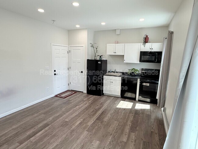 Building Photo - 104 E Main St