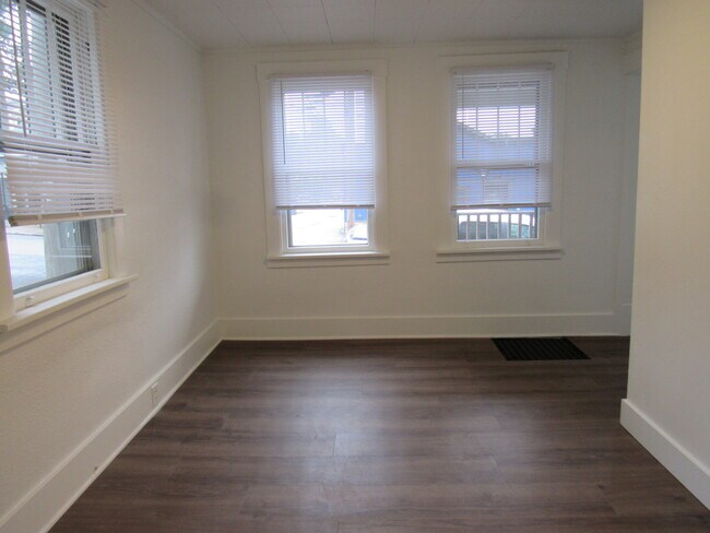 Building Photo - 1114 Mound St