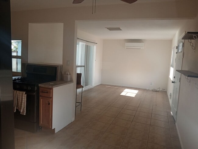 Building Photo - Remodeled 2 Bedroom 1 Bath