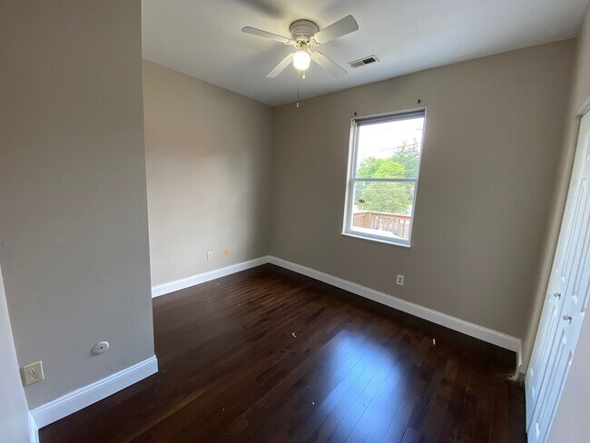 Building Photo - Sold to GW2 11/01/25 W Norwich Ave 32-34 TNR