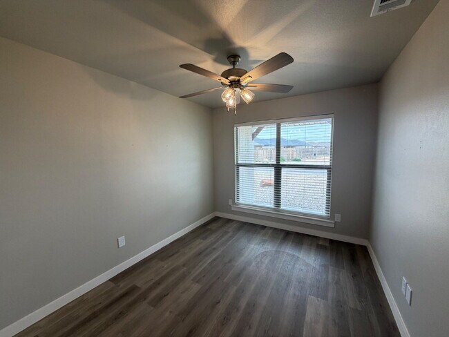 Building Photo - Wonderful 4/2 In Bell Farms!