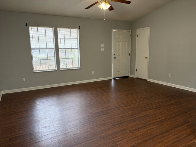 Building Photo - 753 Livingston Ct