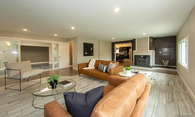 Building Photo - Big, Beautiful, Newly Renovated Home