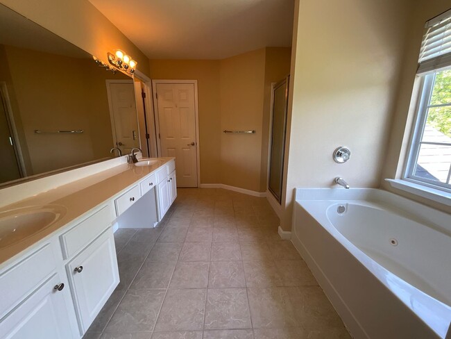 Building Photo - Half Off First Month's rent if you move in by July 31st, Spacious & Elegant 4 BR / 2.5 BA High Po...