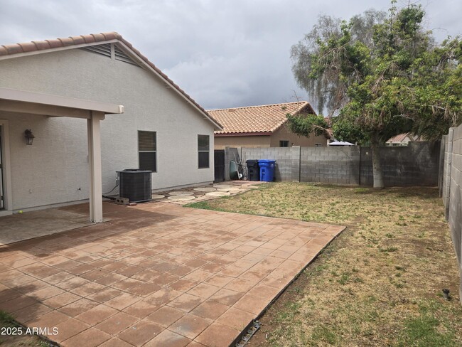 Building Photo - 15736 W Crocus Dr