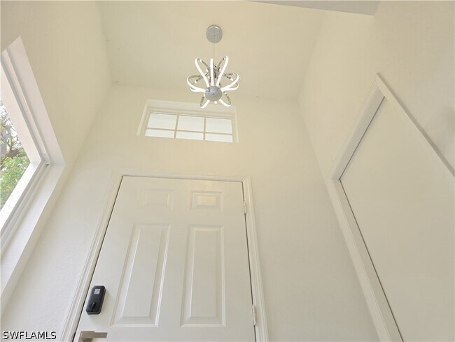 Building Photo - 687 Grove Dr