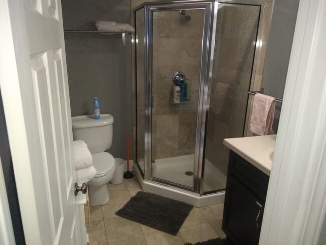 Building Photo - 2415 Vine St