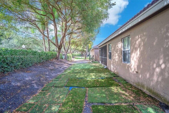 Building Photo - 1617 Zenith Way