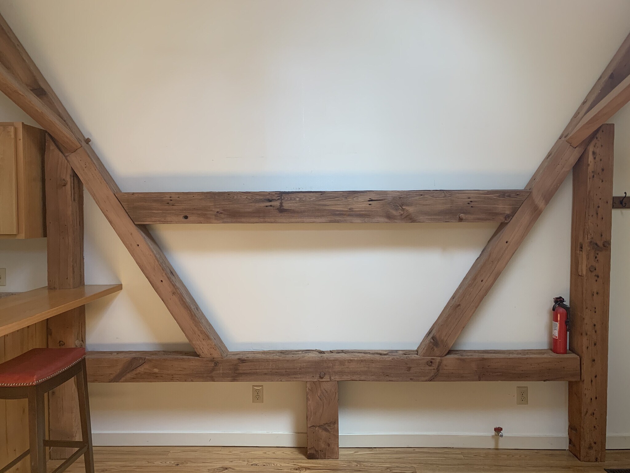 exposed original beams to the right of door - 7098 FERRY Rd