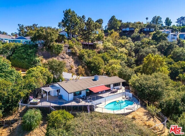 Building Photo - 3201 Bonnie Hill Dr