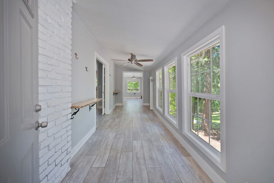 Building Photo - 14492 Meadow Dr