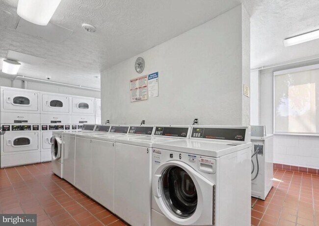 Building Photo - 6621 Wakefield Dr