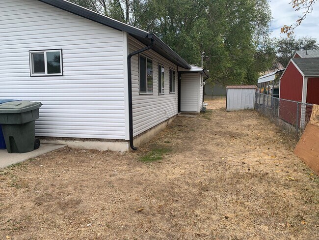 Building Photo - 651 Chester St