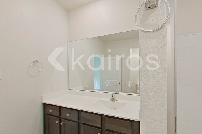Building Photo - 10631 Hillside Creek Dr