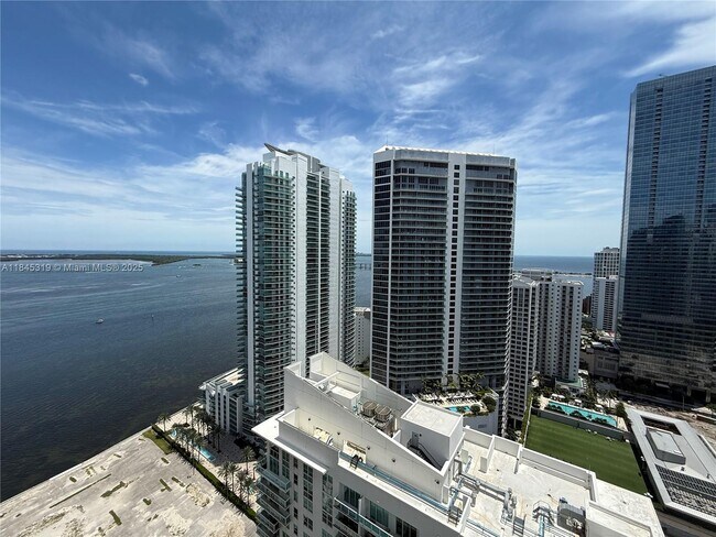 Building Photo - 1200 Brickell Bay Dr