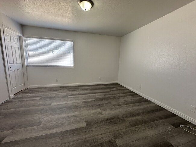 Building Photo - 6905 Singing Dunes Ln