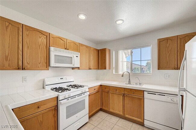 Building Photo - 10552 Pine Pointe Ave
